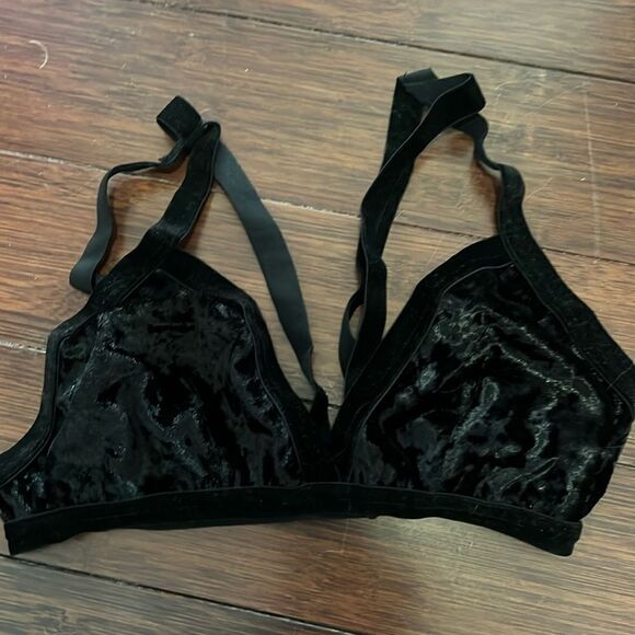 Black Velvet Strappy Bralette - Size M/L- Never Worn -  Cute Bra - Picture 1 of 4